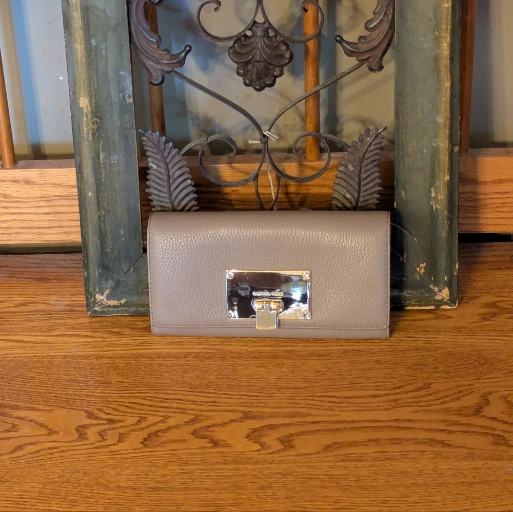 Michael Kors Beige Leather Channing Carryall Wallet